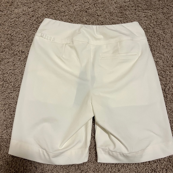 NEW WITH TAGS Under Armour Golf Shorts - Picture 2 of 5
